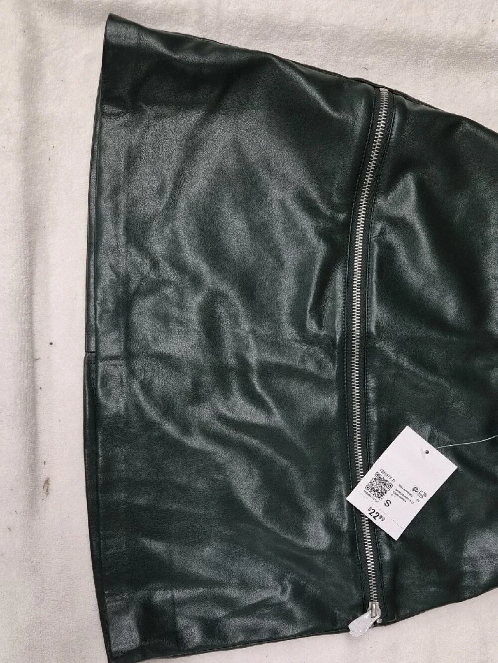 Forever 21 Forest Green Faux Leather Mini Skirt with Silver Zip Size S